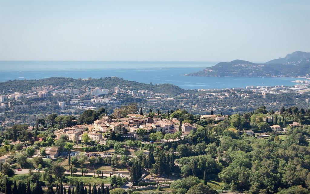 contemporary house 6 Rooms for sale on MOUGINS (06250)