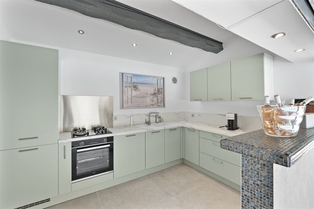 luxury villa 7 Rooms for sale on GRASSE (06130)