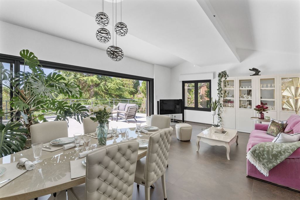 luxury villa 7 Rooms for sale on GRASSE (06130)