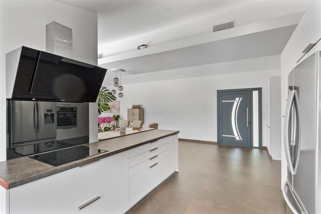 luxury villa 7 Rooms for sale on GRASSE (06130)