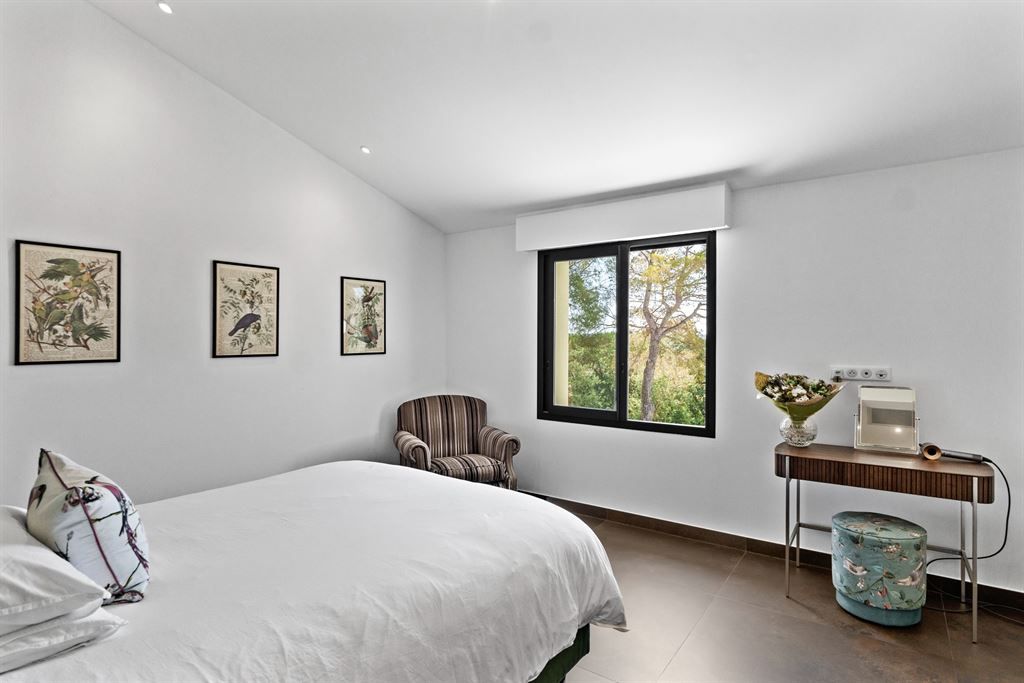 luxury villa 7 Rooms for sale on GRASSE (06130)