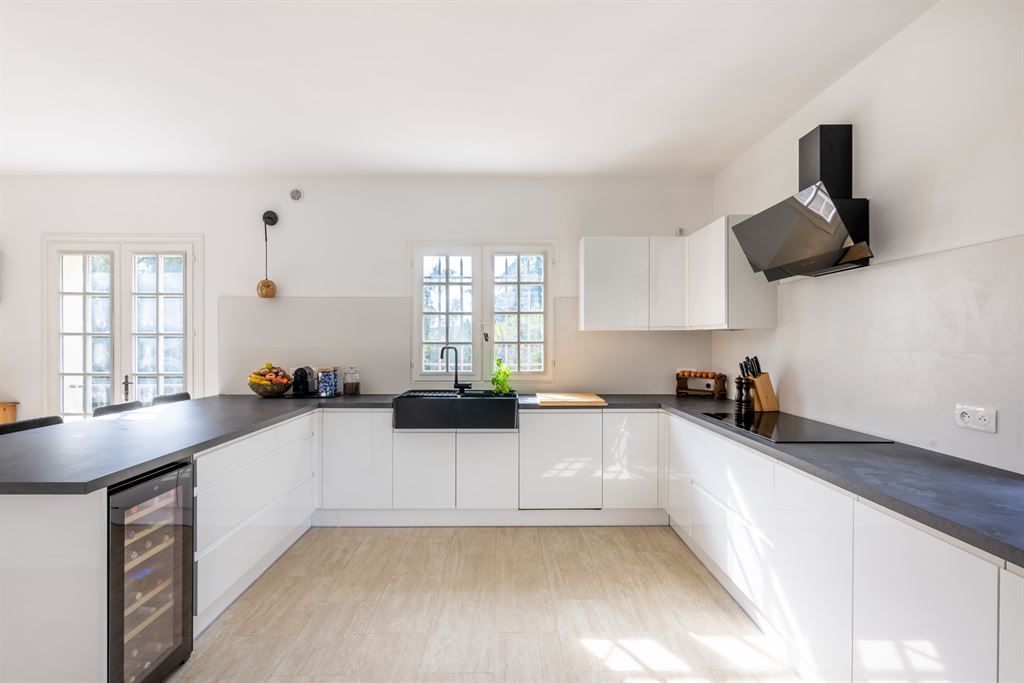 luxury villa 10 Rooms for sale on PEYMEINADE (06530)