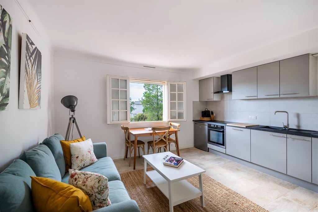 luxury villa 10 Rooms for sale on PEYMEINADE (06530)