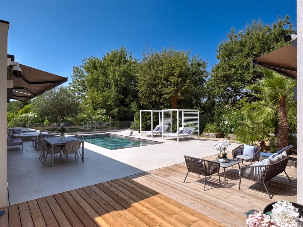 contemporary house 7 Rooms for sale on OPIO (06650)