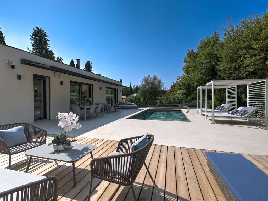 contemporary house 7 Rooms for sale on OPIO (06650)