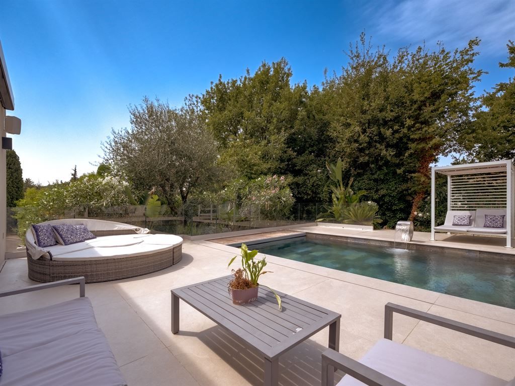 contemporary house 7 Rooms for sale on OPIO (06650)