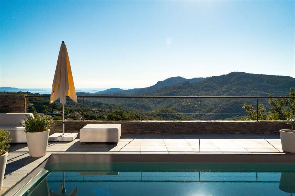luxury villa 5 Rooms for sale on LES ADRETS DE L ESTEREL (83600)