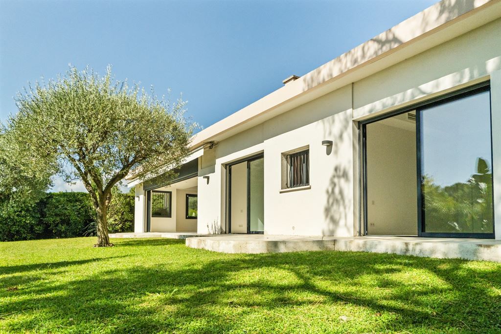 contemporary house 4 Rooms for sale on MOUGINS (06250)