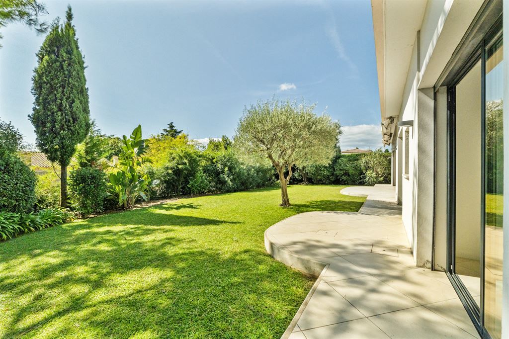 contemporary house 4 Rooms for sale on MOUGINS (06250)