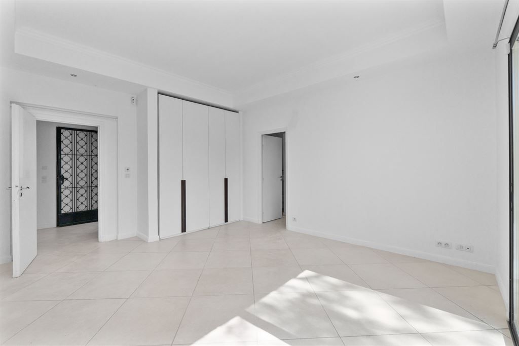 contemporary house 4 Rooms for sale on MOUGINS (06250)