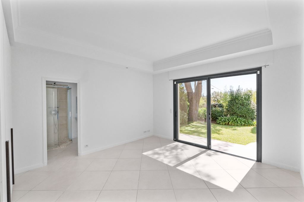 contemporary house 4 Rooms for sale on MOUGINS (06250)