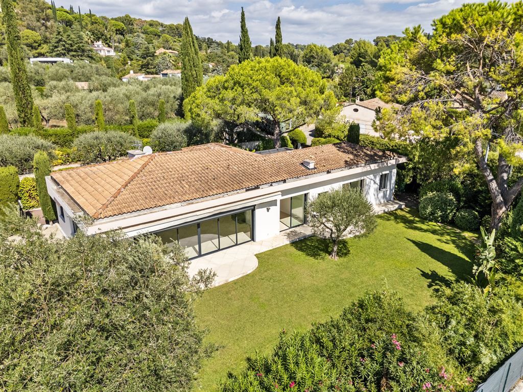 contemporary house 4 Rooms for sale on MOUGINS (06250)