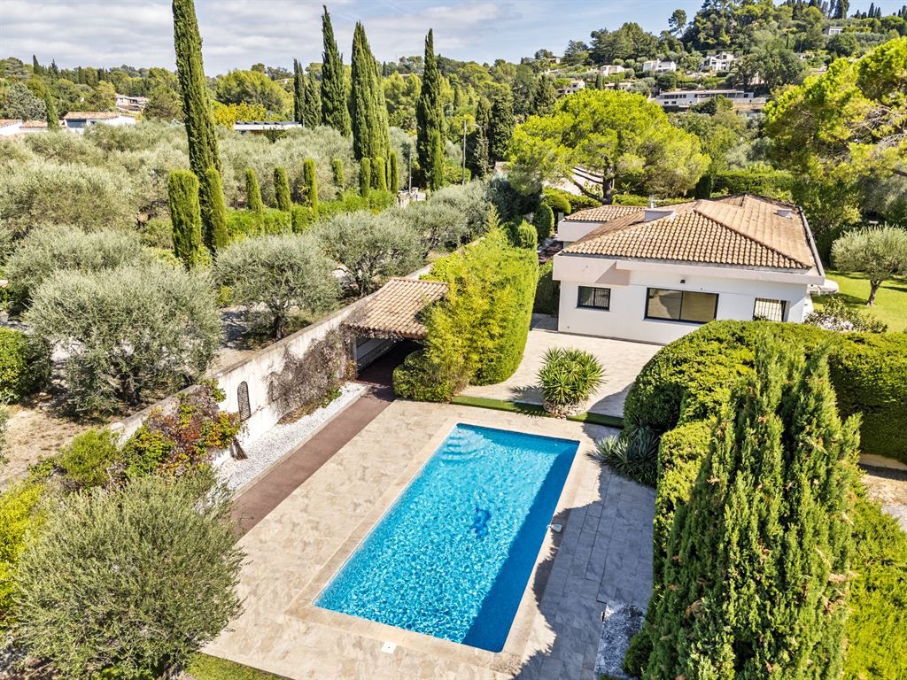 contemporary house 4 Rooms for sale on MOUGINS (06250)