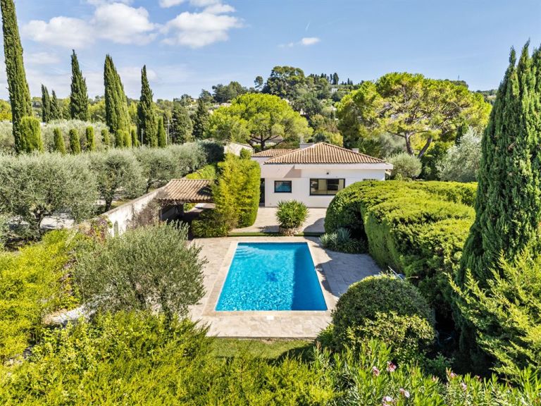 contemporary house 4 Rooms for sale on MOUGINS (06250)