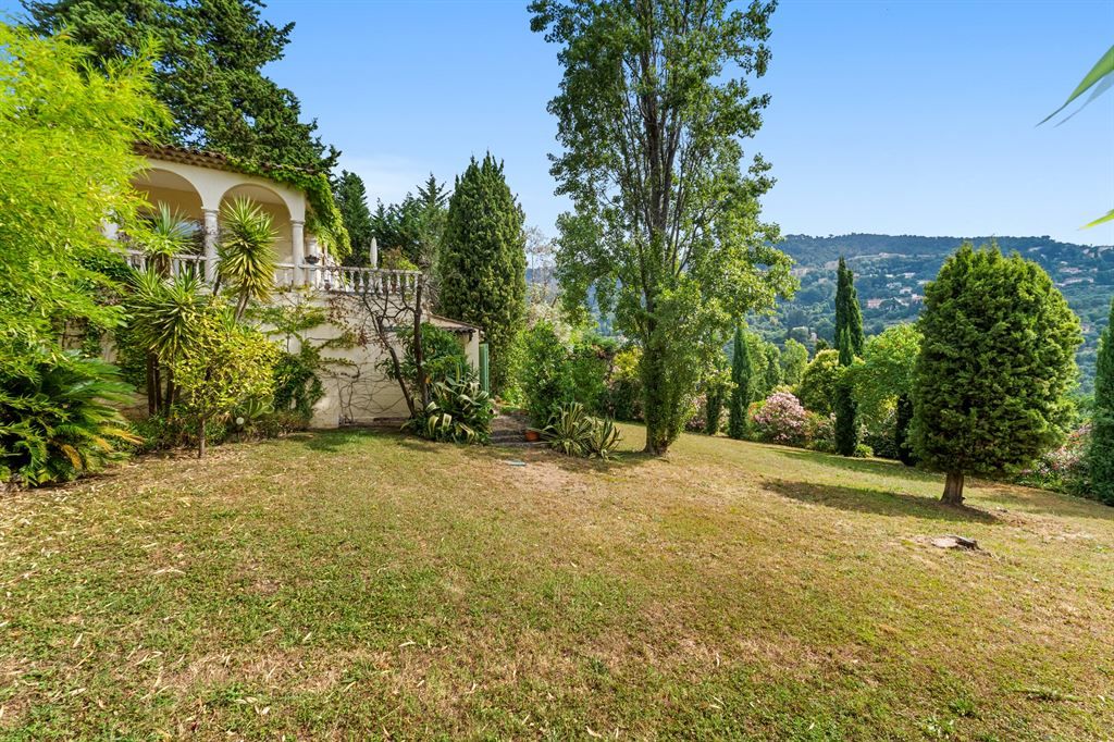 luxury villa 7 Rooms for sale on GRASSE (06130)
