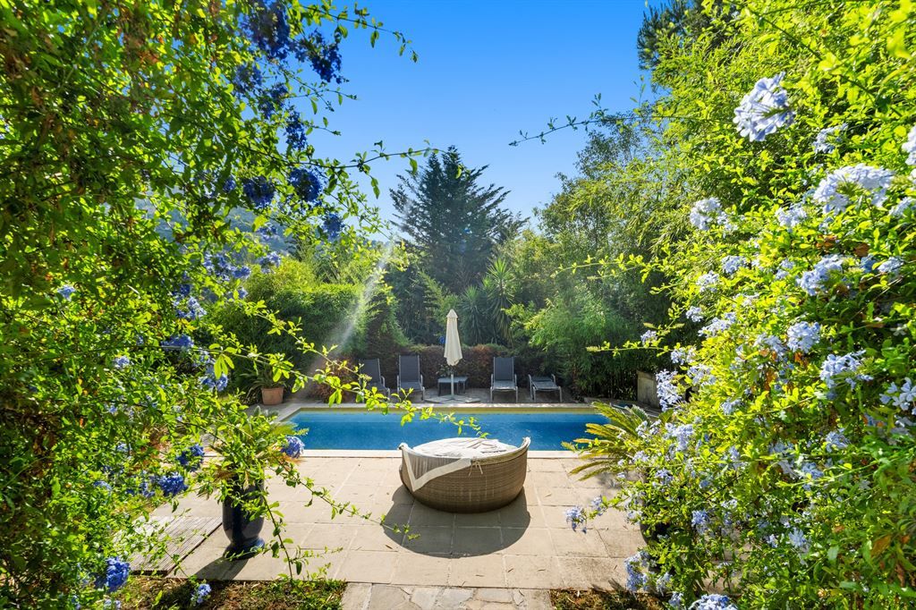 luxury villa 7 Rooms for sale on GRASSE (06130)