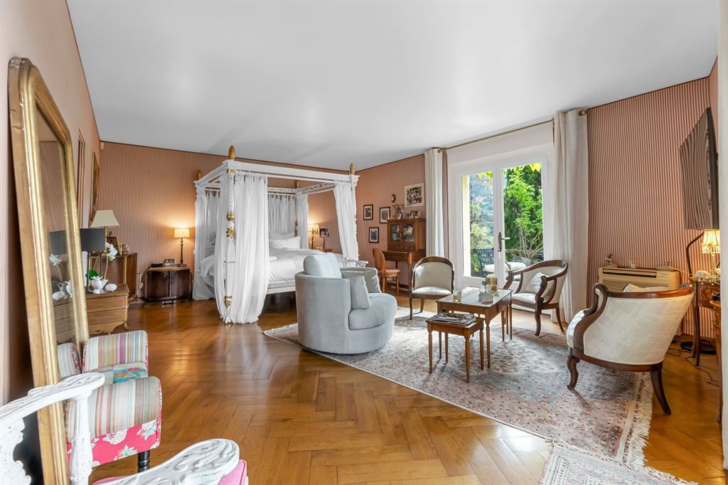 luxury villa 7 Rooms for sale on GRASSE (06130)