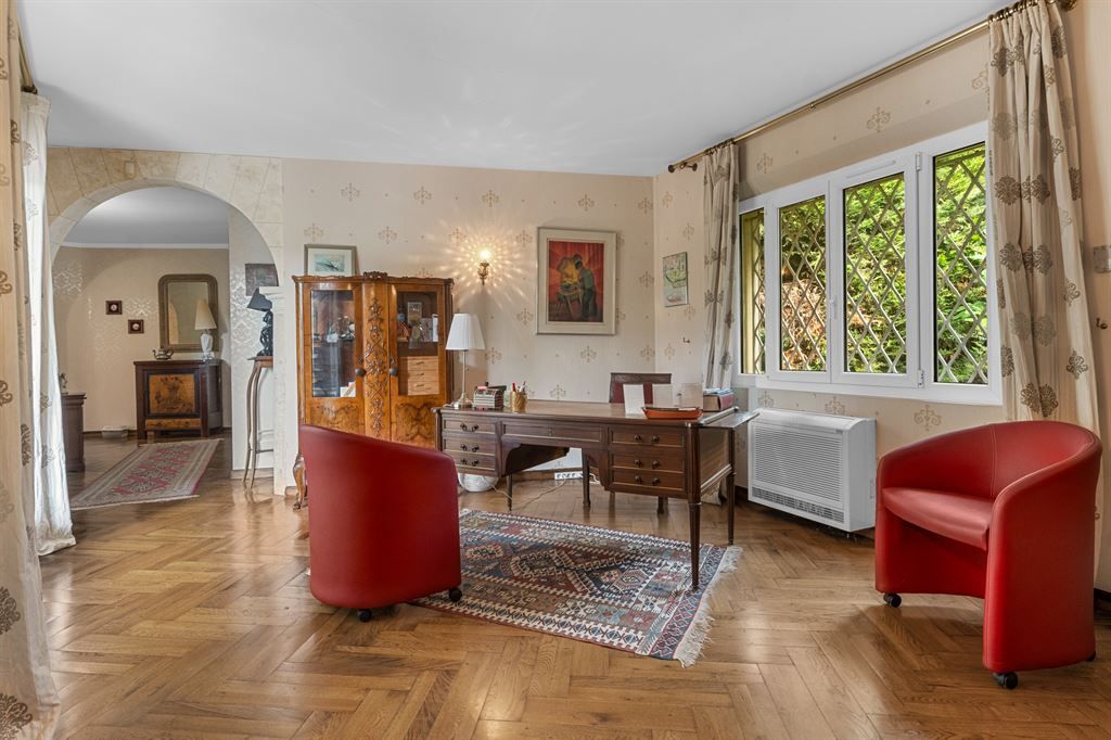 luxury villa 7 Rooms for sale on GRASSE (06130)