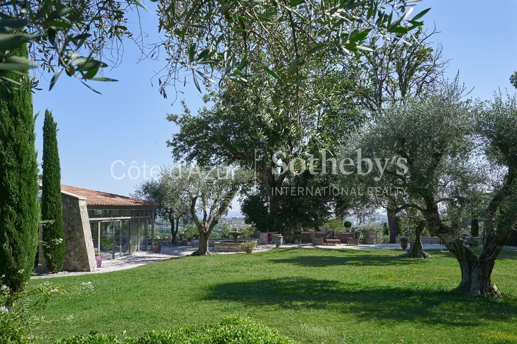 mansion 20 Rooms for sale on MOUGINS (06250)