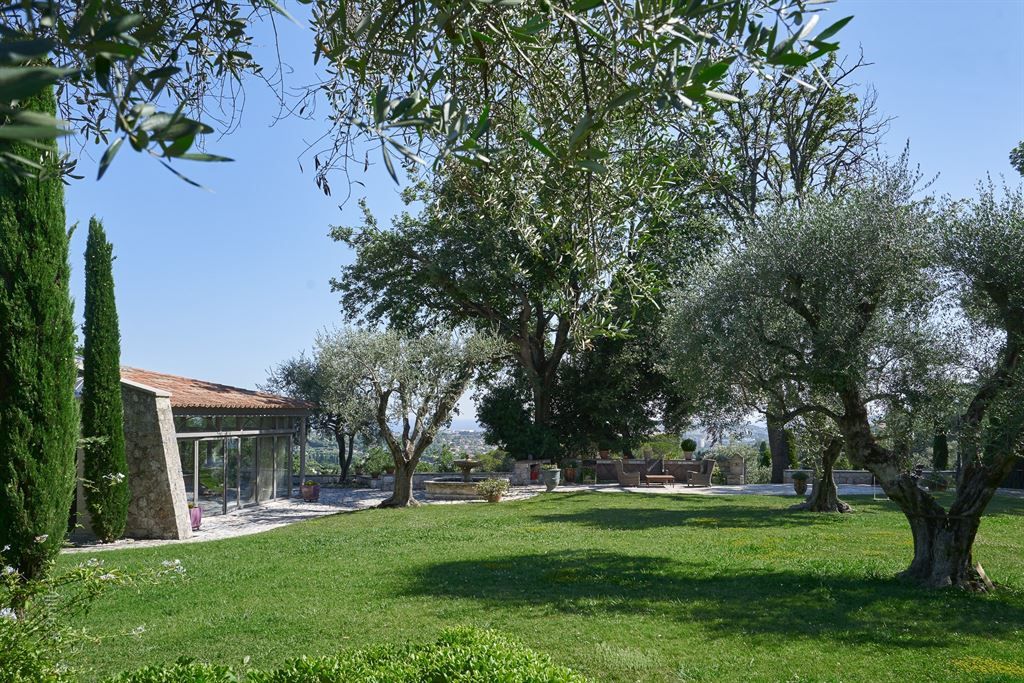 mansion 20 Rooms for sale on MOUGINS (06250)
