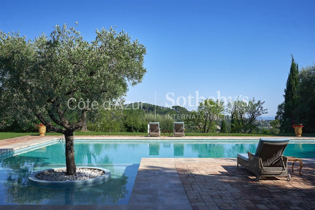 mansion 20 Rooms for sale on MOUGINS (06250)