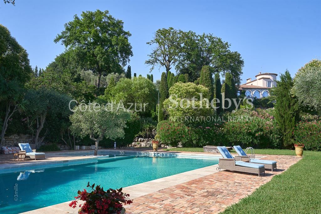mansion 20 Rooms for sale on MOUGINS (06250)