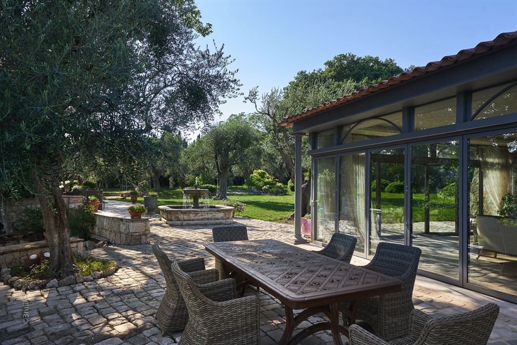 mansion 20 Rooms for sale on MOUGINS (06250)