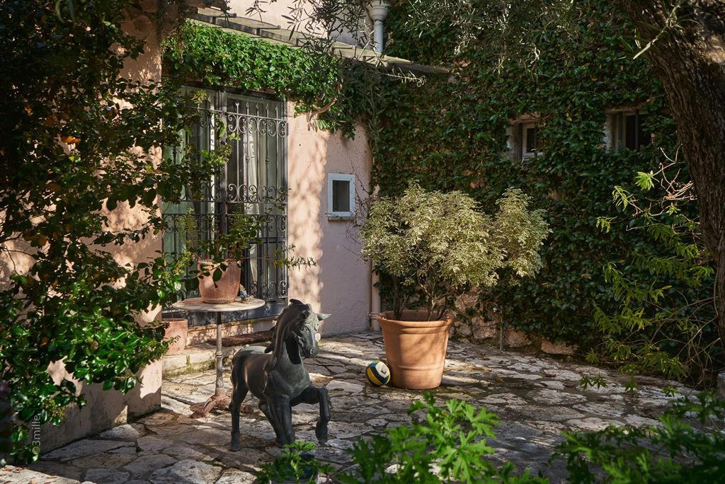 maison de maître 20 Pièces en vente sur MOUGINS (06250)