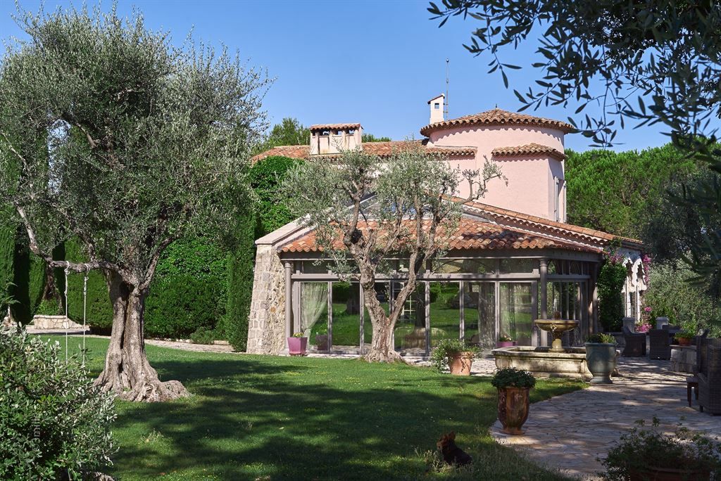 mansion 20 Rooms for sale on MOUGINS (06250)