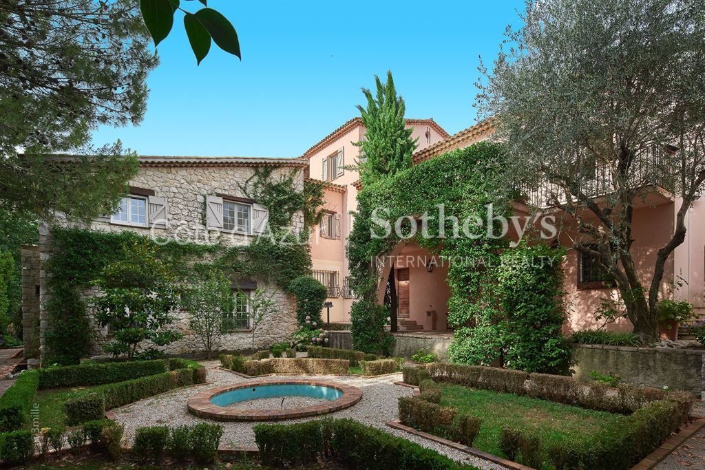 mansion 20 Rooms for sale on MOUGINS (06250)