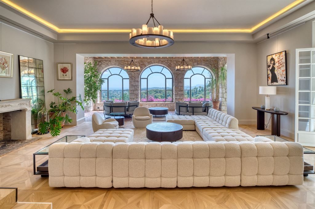 maison de maître 20 Pièces en vente sur MOUGINS (06250)