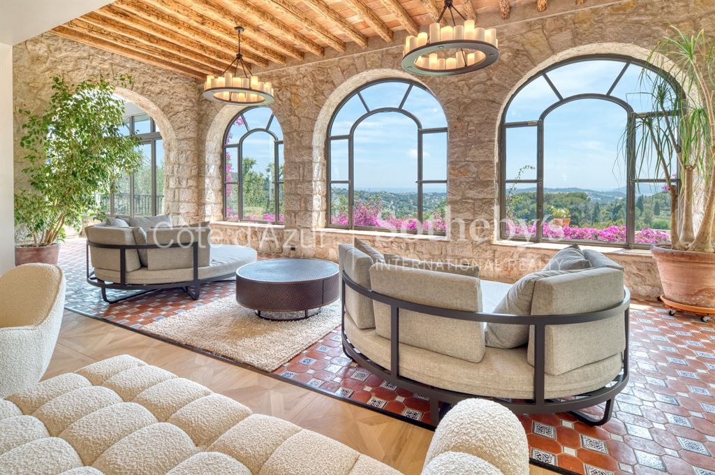 mansion 20 Rooms for sale on MOUGINS (06250)