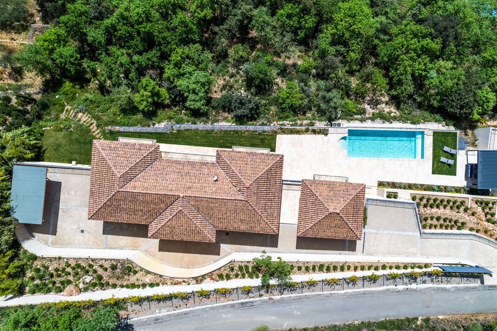 luxury villa 8 Rooms for sale on SPERACEDES (06530)