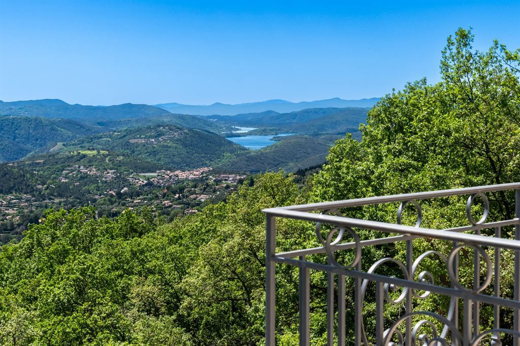 luxury villa 8 Rooms for sale on SPERACEDES (06530)