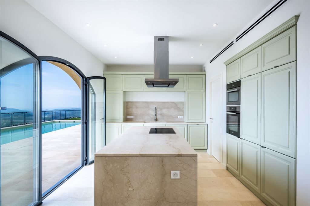 luxury villa 8 Rooms for sale on SPERACEDES (06530)