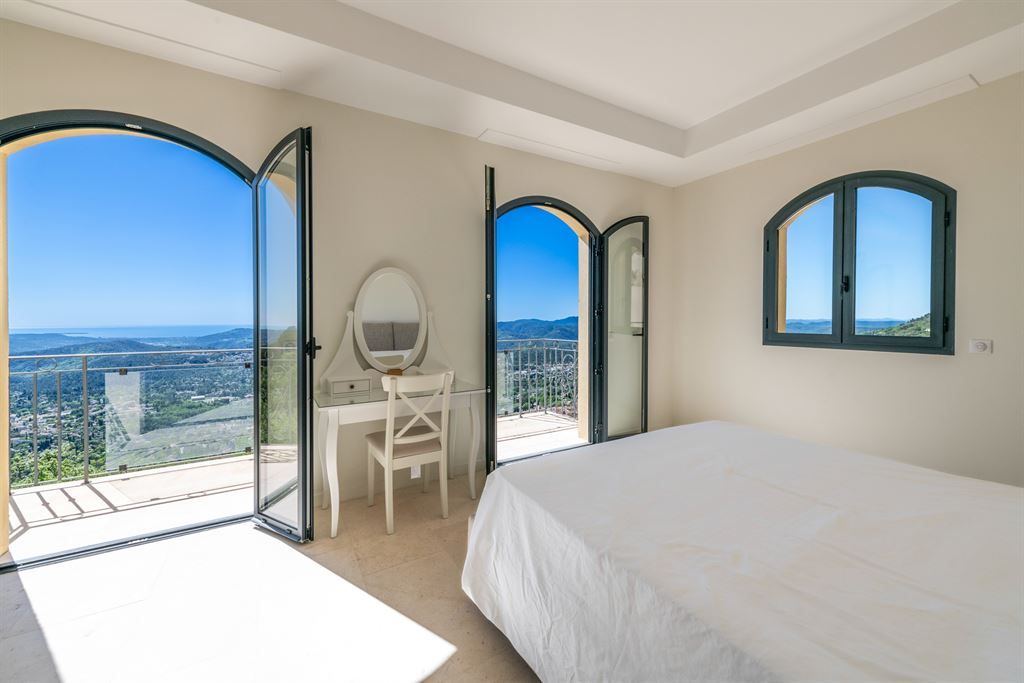 villa de luxe 8 Pièces en vente sur SPERACEDES (06530)