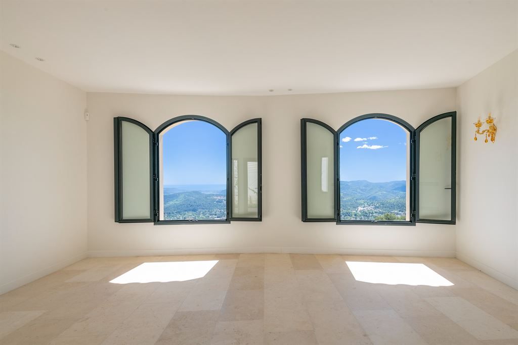 villa de luxe 6 Pièces en vente sur SPERACEDES (06530)