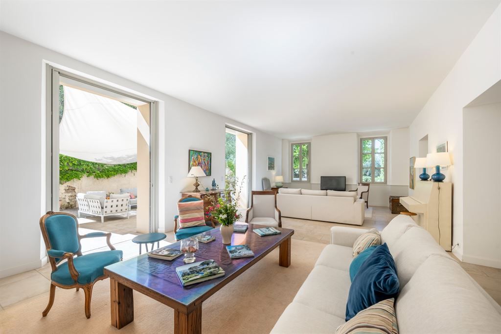 bastide 11 Rooms for sale on GRASSE (06130)