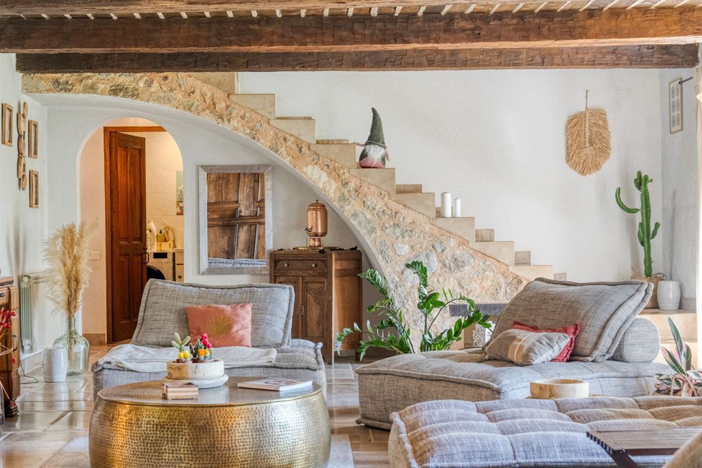 luxury villa 6 Rooms for sale on MONTAUROUX (83440)