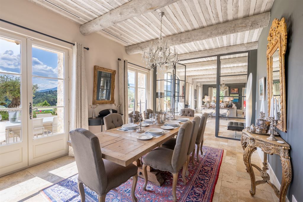 luxury provencale house 8 Rooms for sale on TOURRETTES (83440)