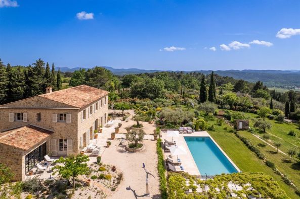 Vente Villa de luxe Tourrettes 8&nbsp;Pièces 327&nbsp;m²