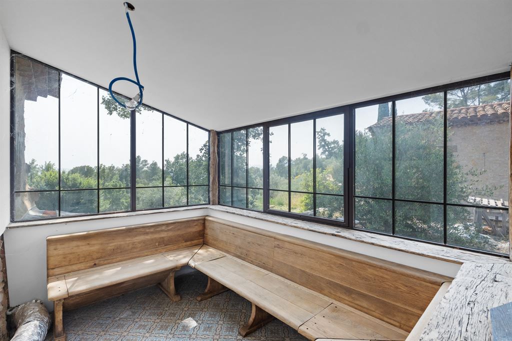 luxury provencale house 6 Rooms for sale on TOURRETTES (83440)