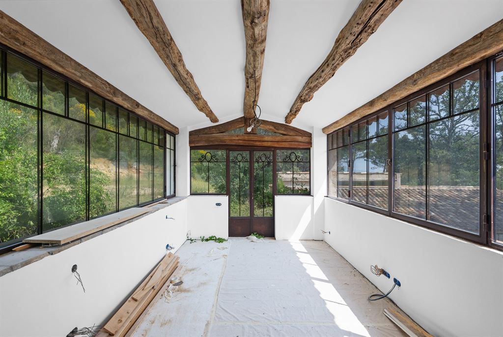 luxury provencale house 6 Rooms for sale on TOURRETTES (83440)