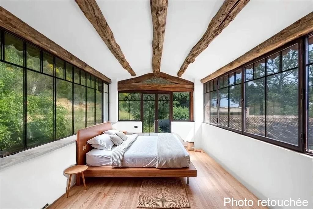 luxury provencale house 6 Rooms for sale on TOURRETTES (83440)