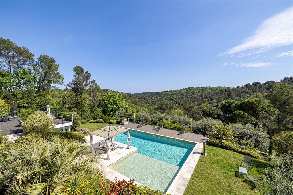 luxury villa 9 Rooms for sale on VALBONNE (06560)