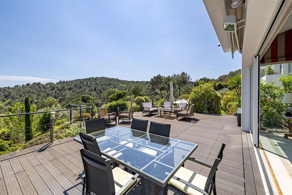 luxury villa 9 Rooms for sale on VALBONNE (06560)