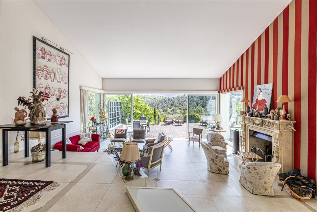 luxury villa 9 Rooms for sale on VALBONNE (06560)