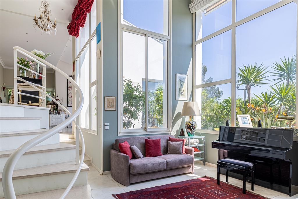 luxury villa 9 Rooms for sale on VALBONNE (06560)