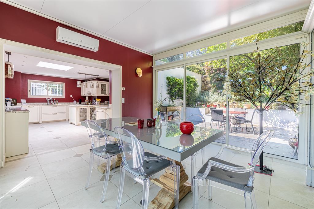 luxury villa 9 Rooms for sale on VALBONNE (06560)