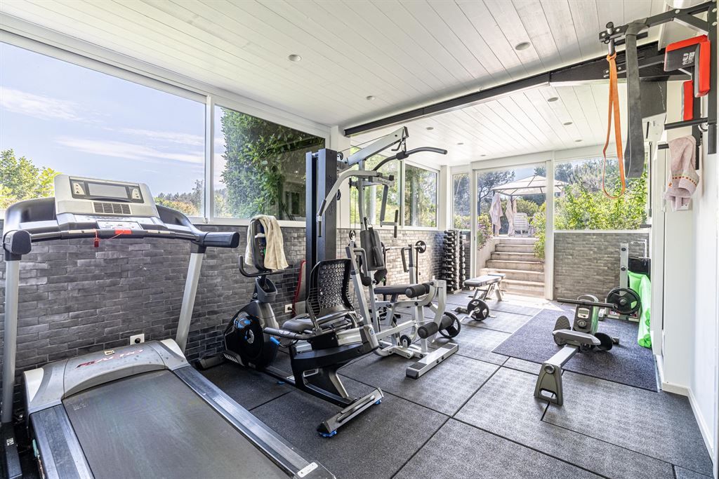 luxury villa 9 Rooms for sale on VALBONNE (06560)